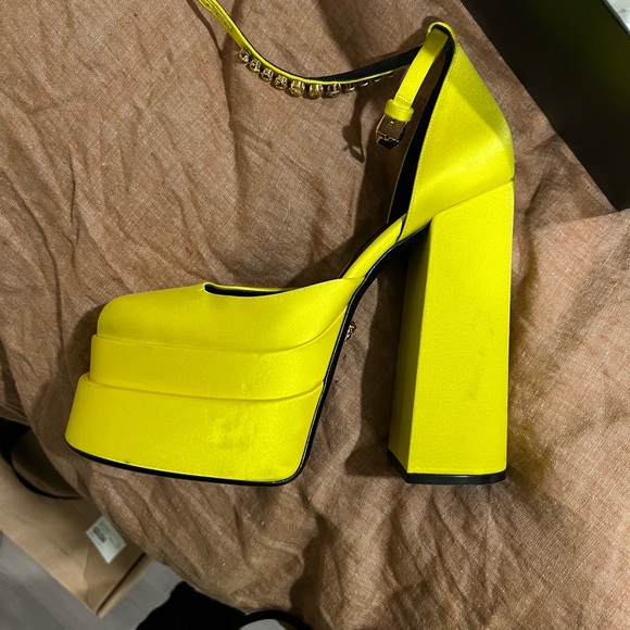 Versace medusa satin platform pumps yellow size 39 - Picture 7 of 8